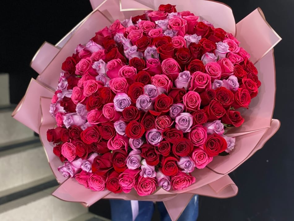 Luxurious red and pink rose bouquet