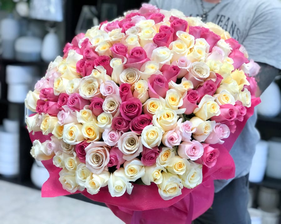 150 Roses Bouquet Mixed Light Roses Bouquet – Sofia Luxe Flowers