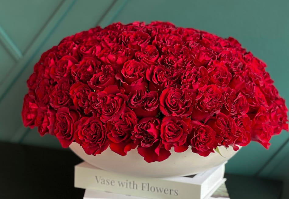 150 Red Roses In A Luxury Ceramic Container – Sofia Luxe Flowers